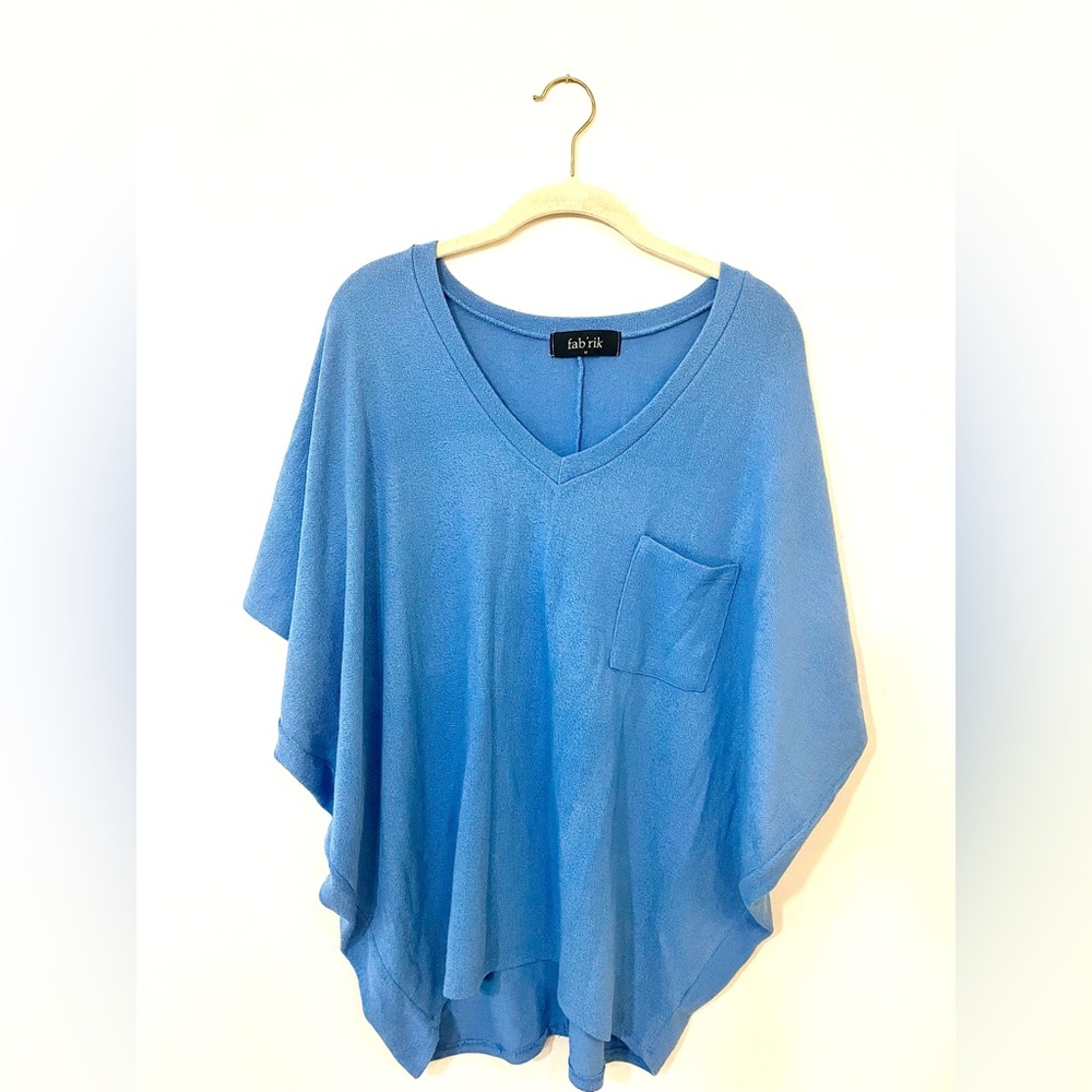 Casual women’s blue top, like new, only one once.